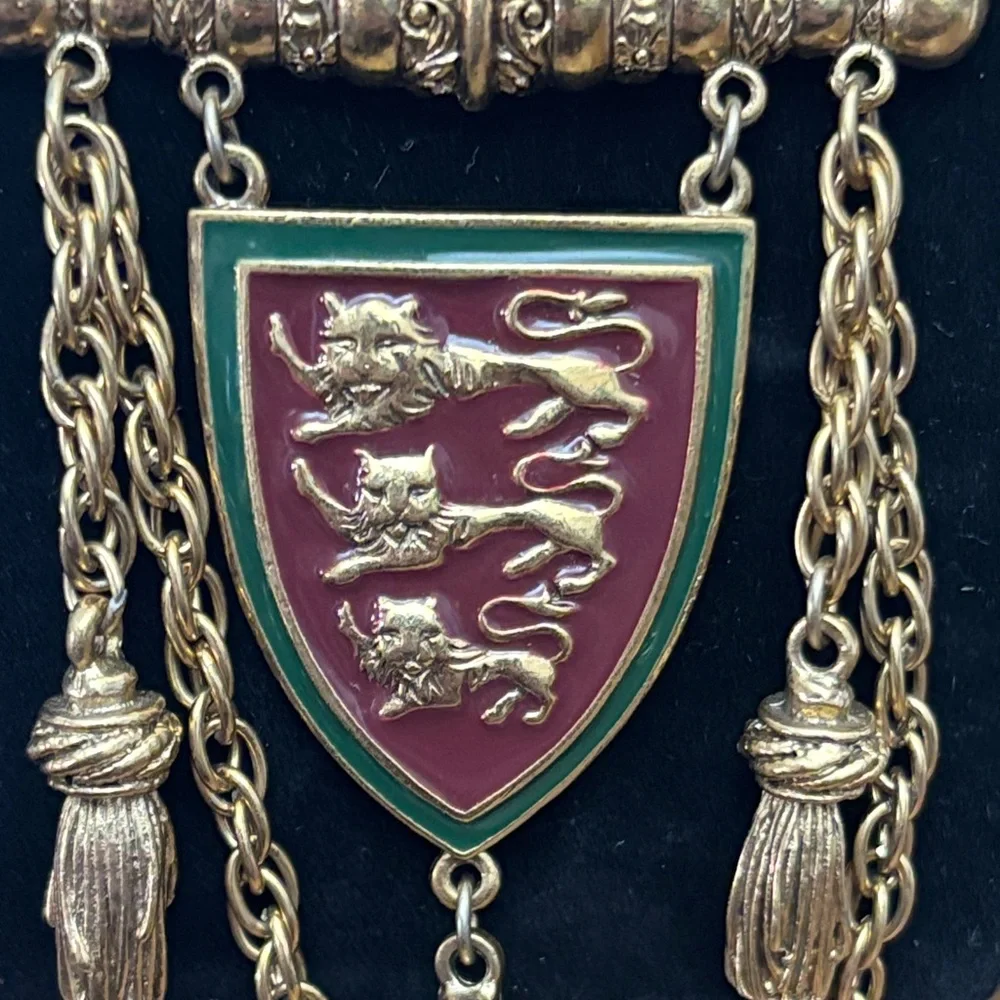 1928 Gold and Burgundy Crest Necklace - Picture 3 of 4